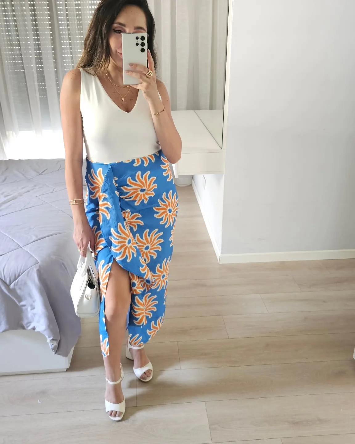 V Neck basic Crop Top view 1