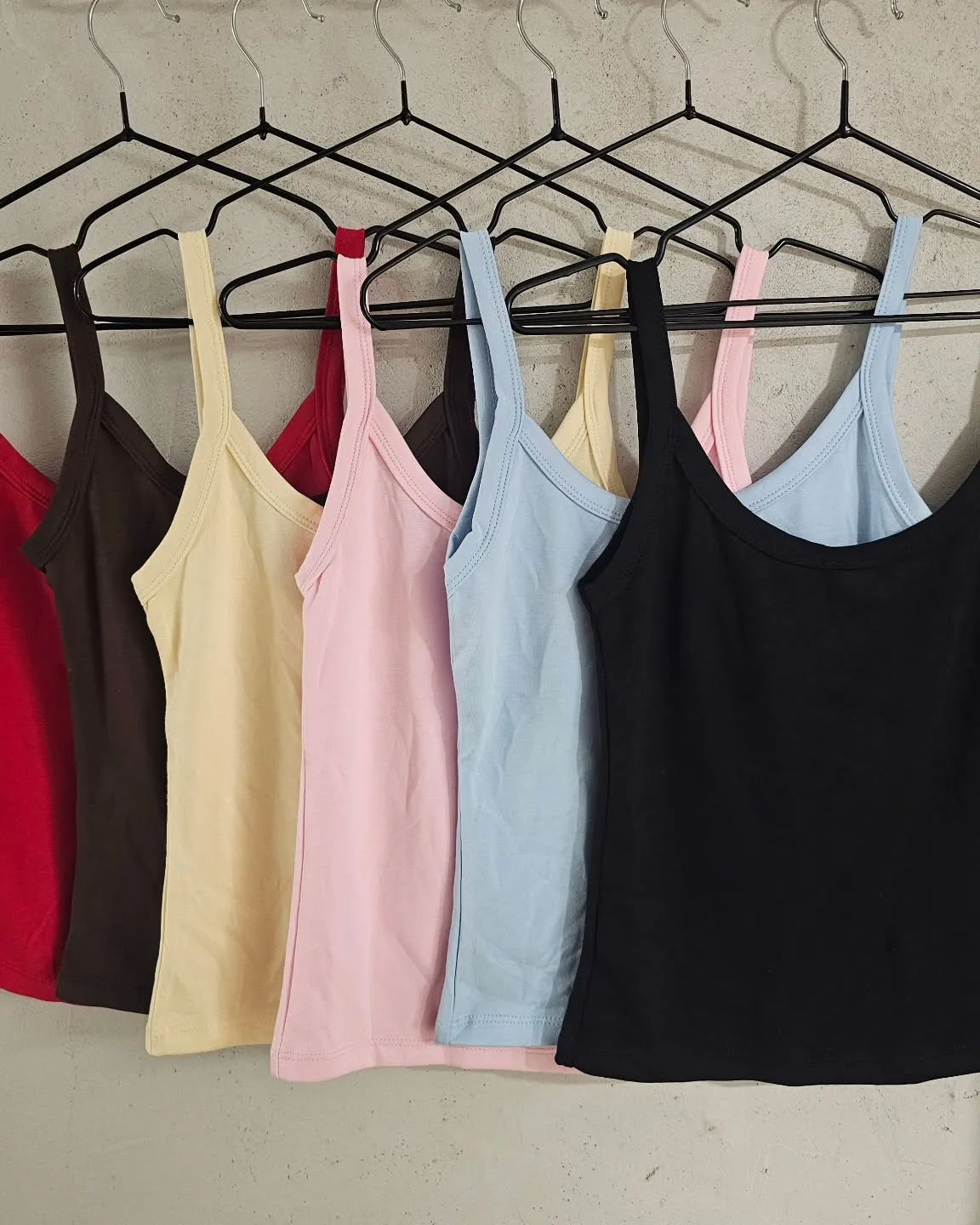 Basic Tanktop (Lower back) view 2